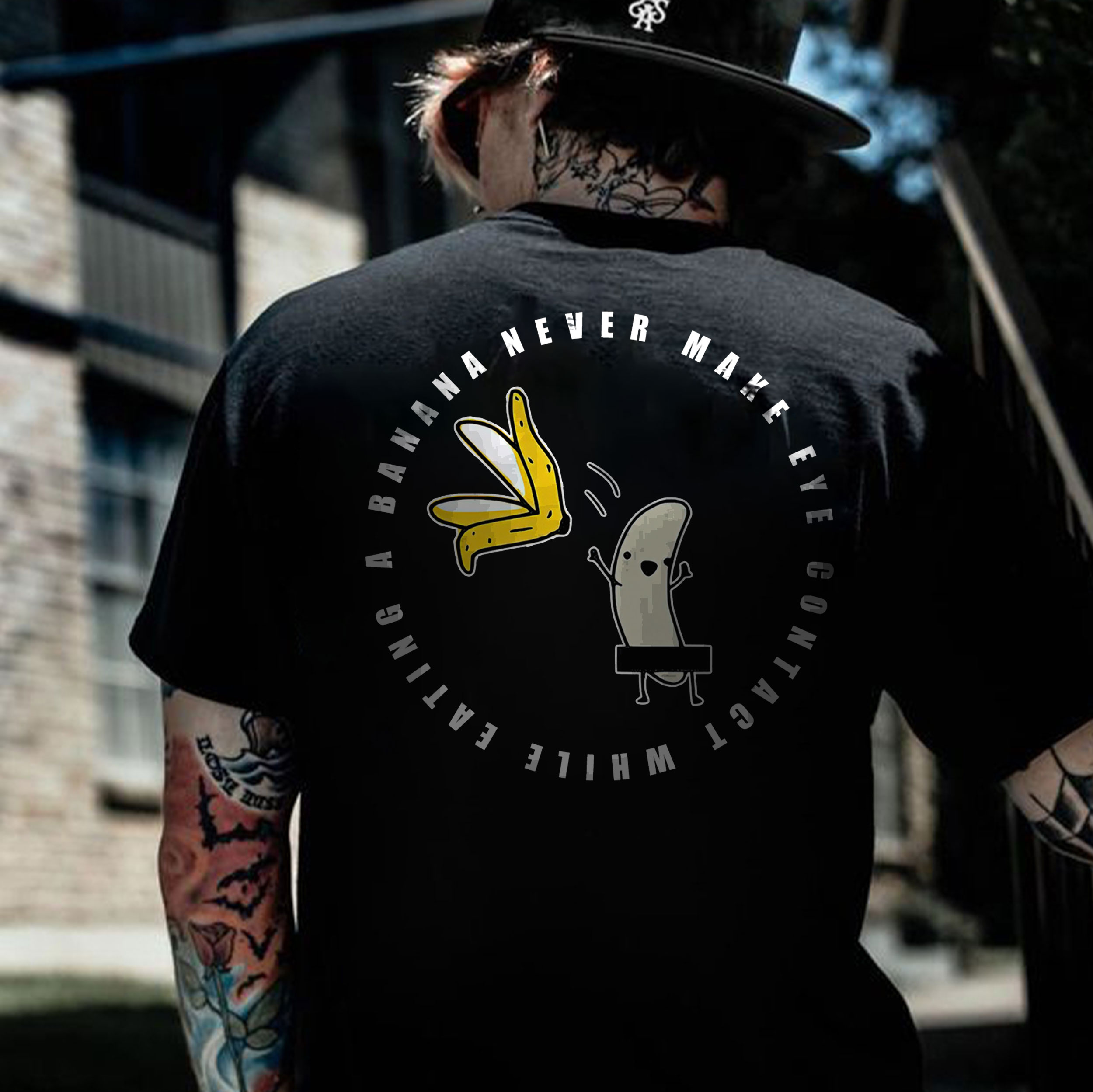 A BANANA NEVER MAKE EYE CONTACT Black Print T-Shirt