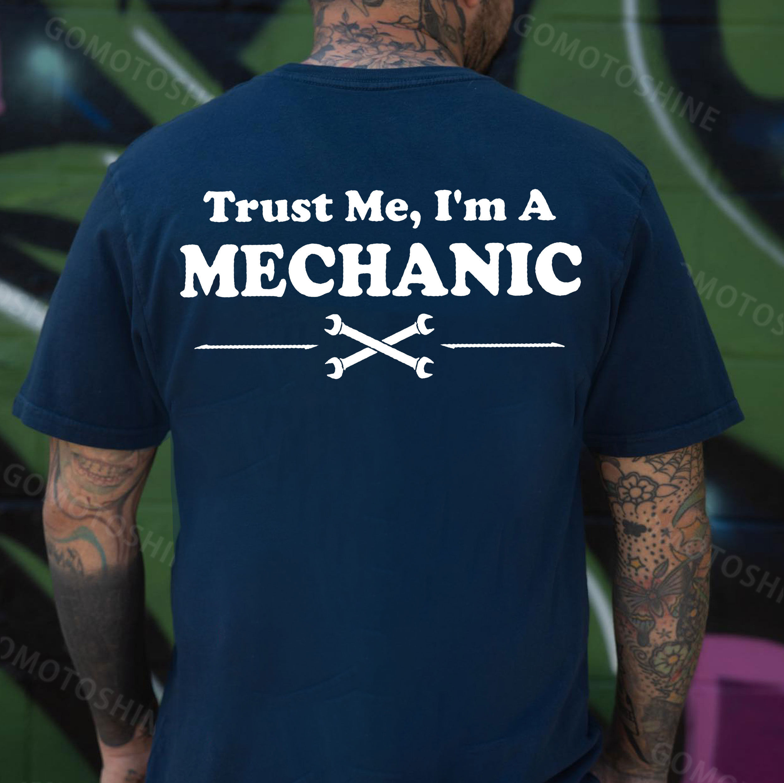 TRUST ME, I'M A MECHANIC Black Print T-Shirt