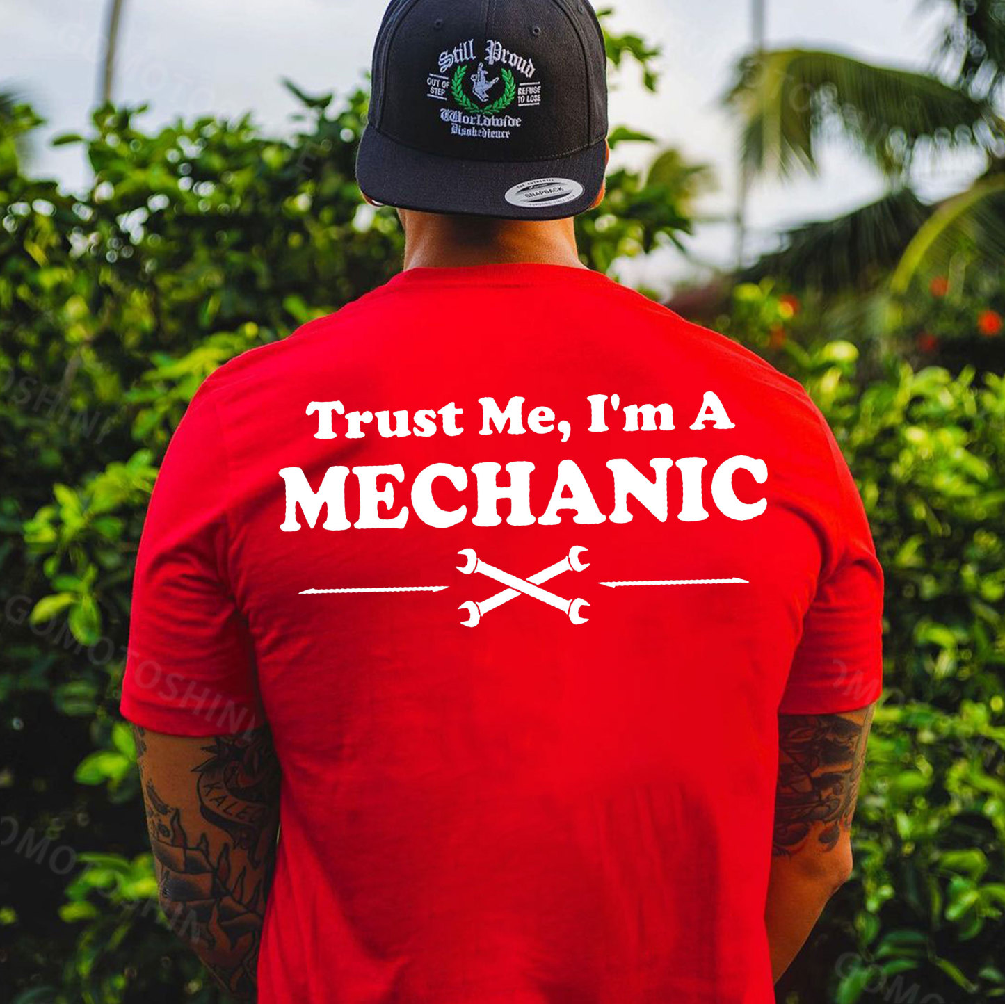 TRUST ME, I'M A MECHANIC Black Print T-Shirt