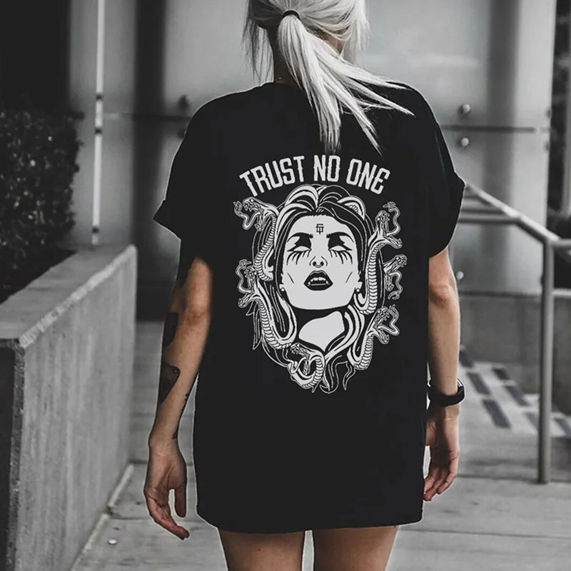 TRUST NO ONE Medusa Print Women's T-shirt