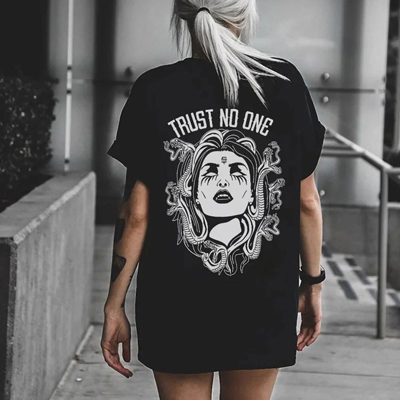 TRUST NO ONE Medusa Print Women's T-shirt