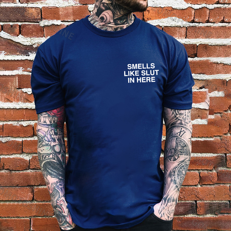 SMELLS LIKE SLUT IN HERE Letter Graphic Black Print T-shirt