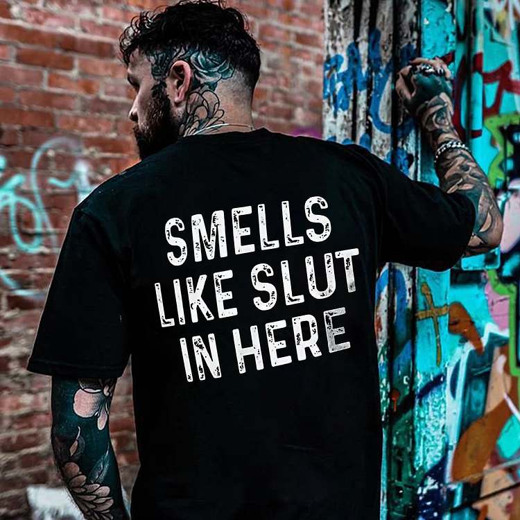 SMELLS LIKE SLUT IN HERE Letter Graphic Black Print T-shirt