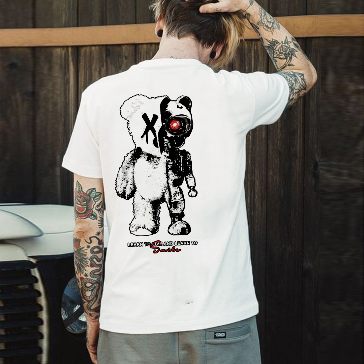LEARN TO LIVE AND LEARN TO SMILE Black Print T-shirt