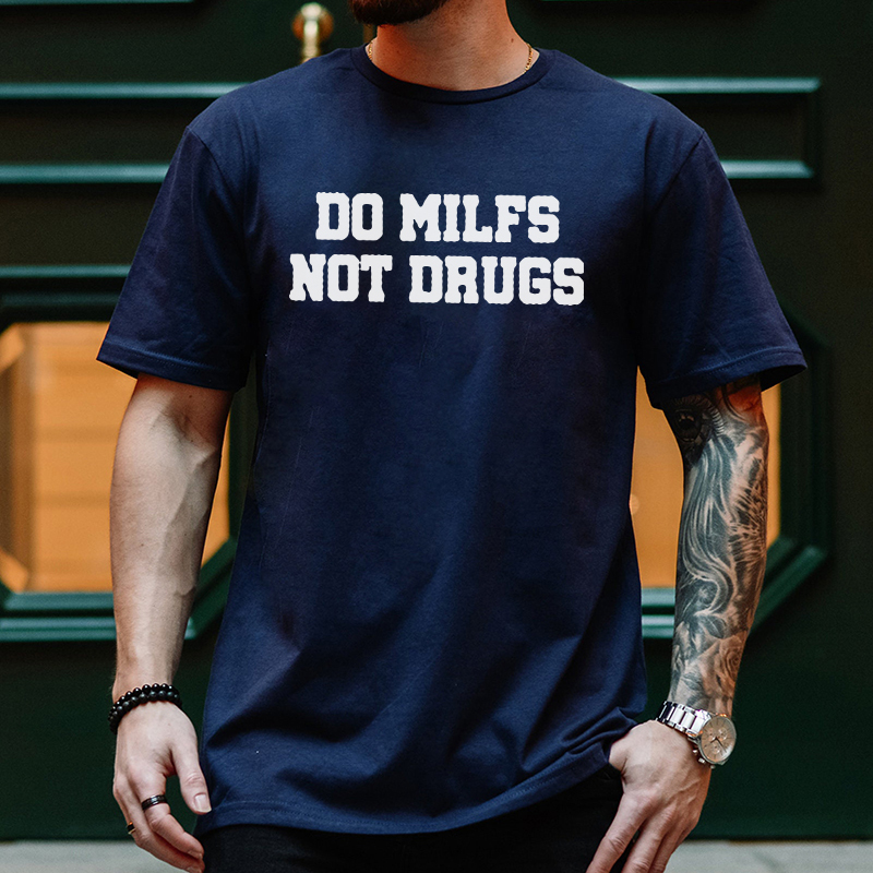 DO MILFS NOT DRUGS Letter Graphic White Print T-shirt