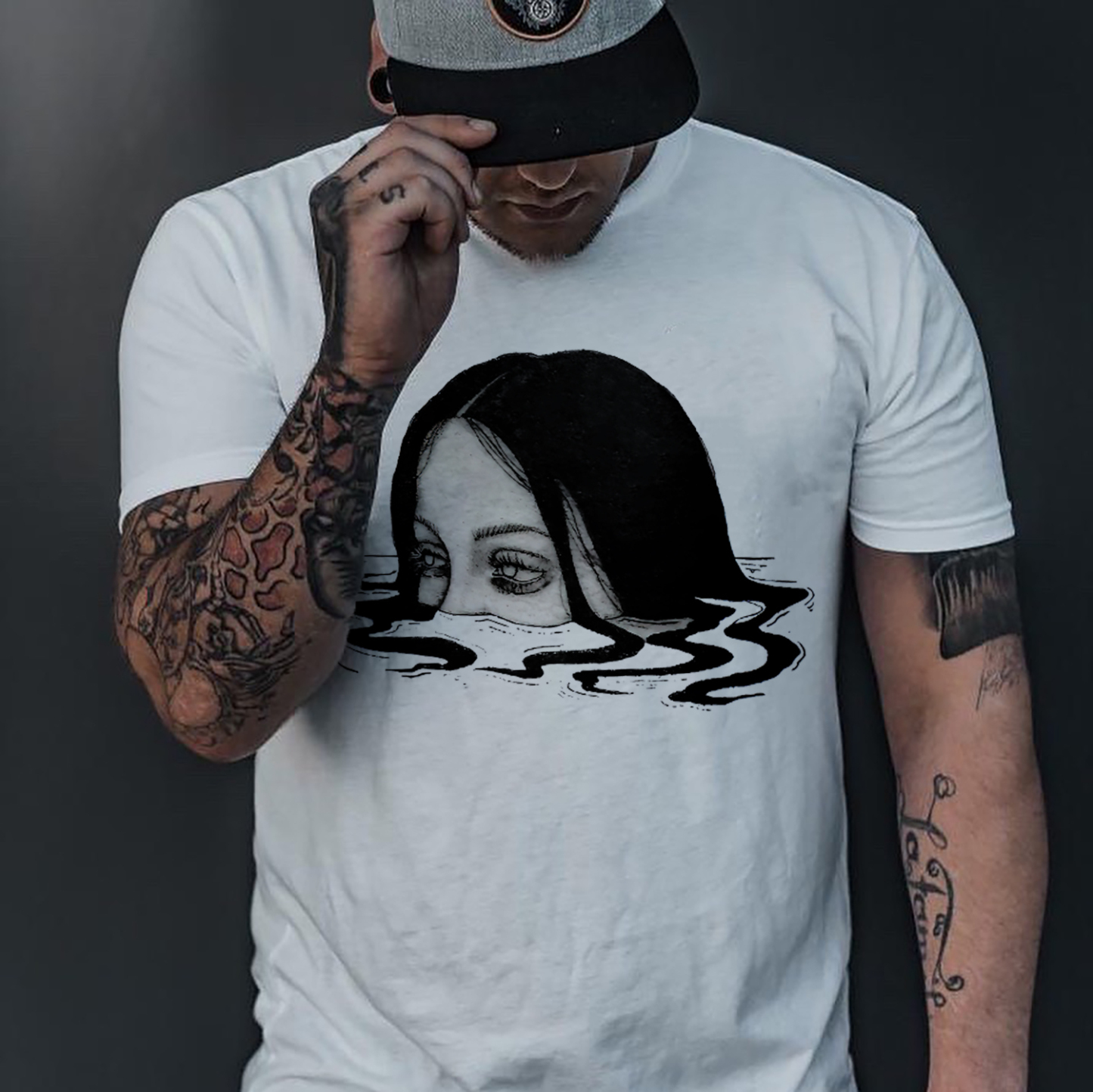 Gloomy Gilr Indulged in the Water White Print T-shirt