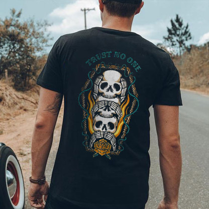 TRUST NO ONE Skull Close Yourself Casual Black Print T-shirt