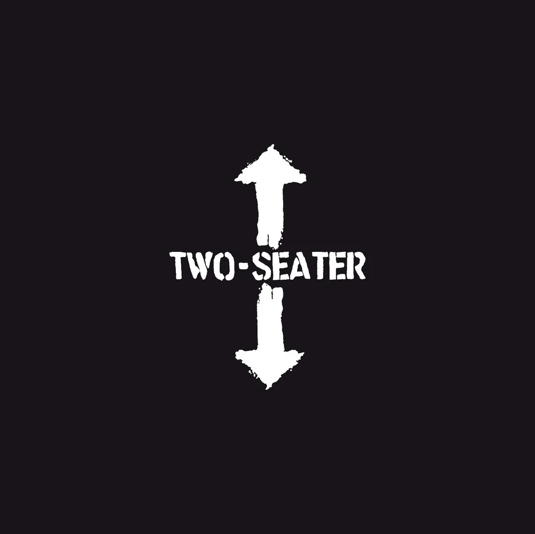 TWO-SEATER Double Arrow Simple Casual Graphic Black Print T-shirt