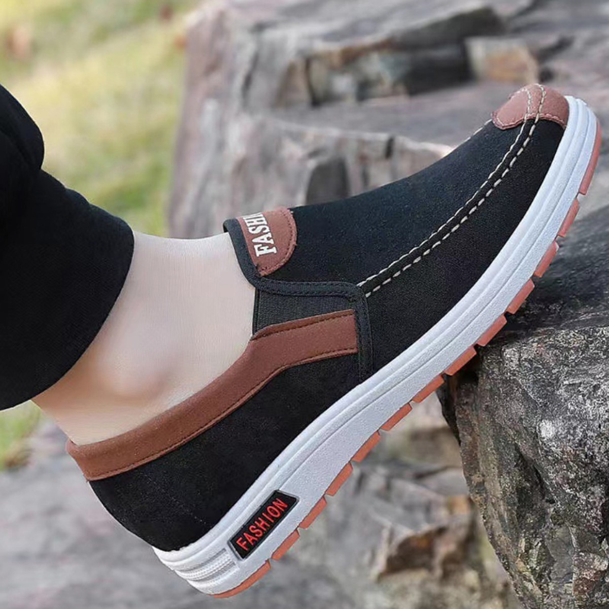 MAN'S CASUAL  COMFORTABLE SLIP-ON WORK SHOES