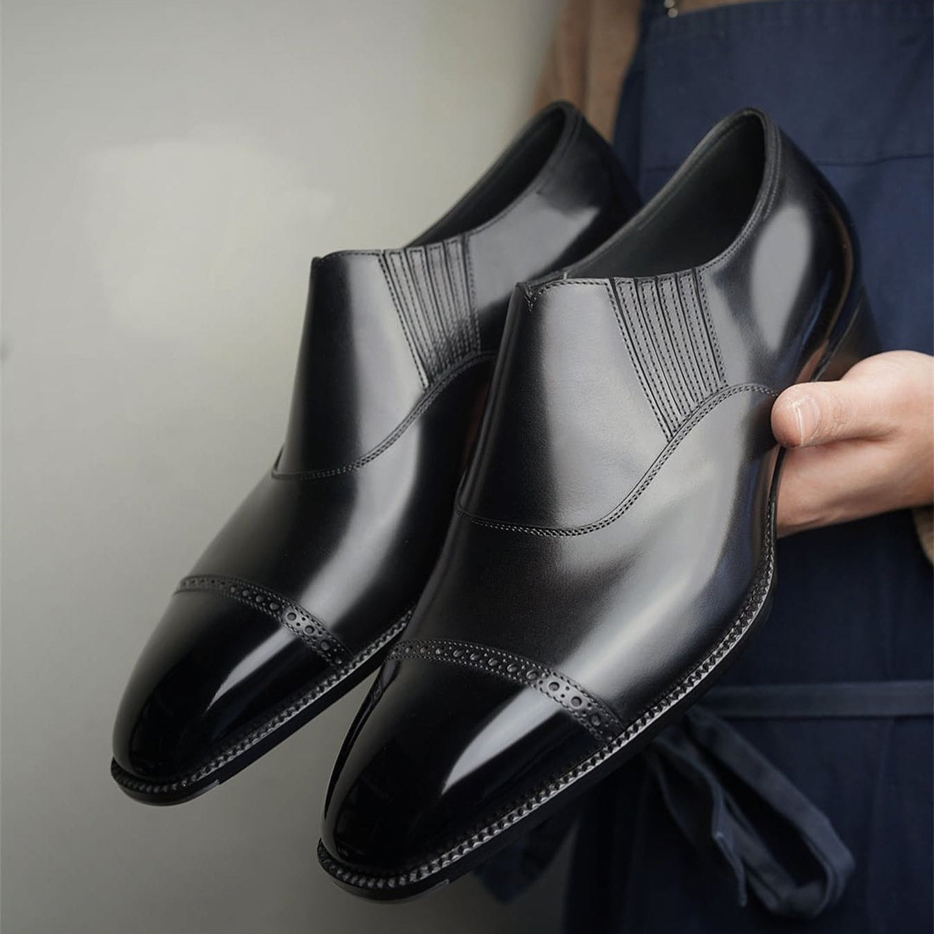 Stylish pointed toe brogue pattern slip-on shoes-Zittor