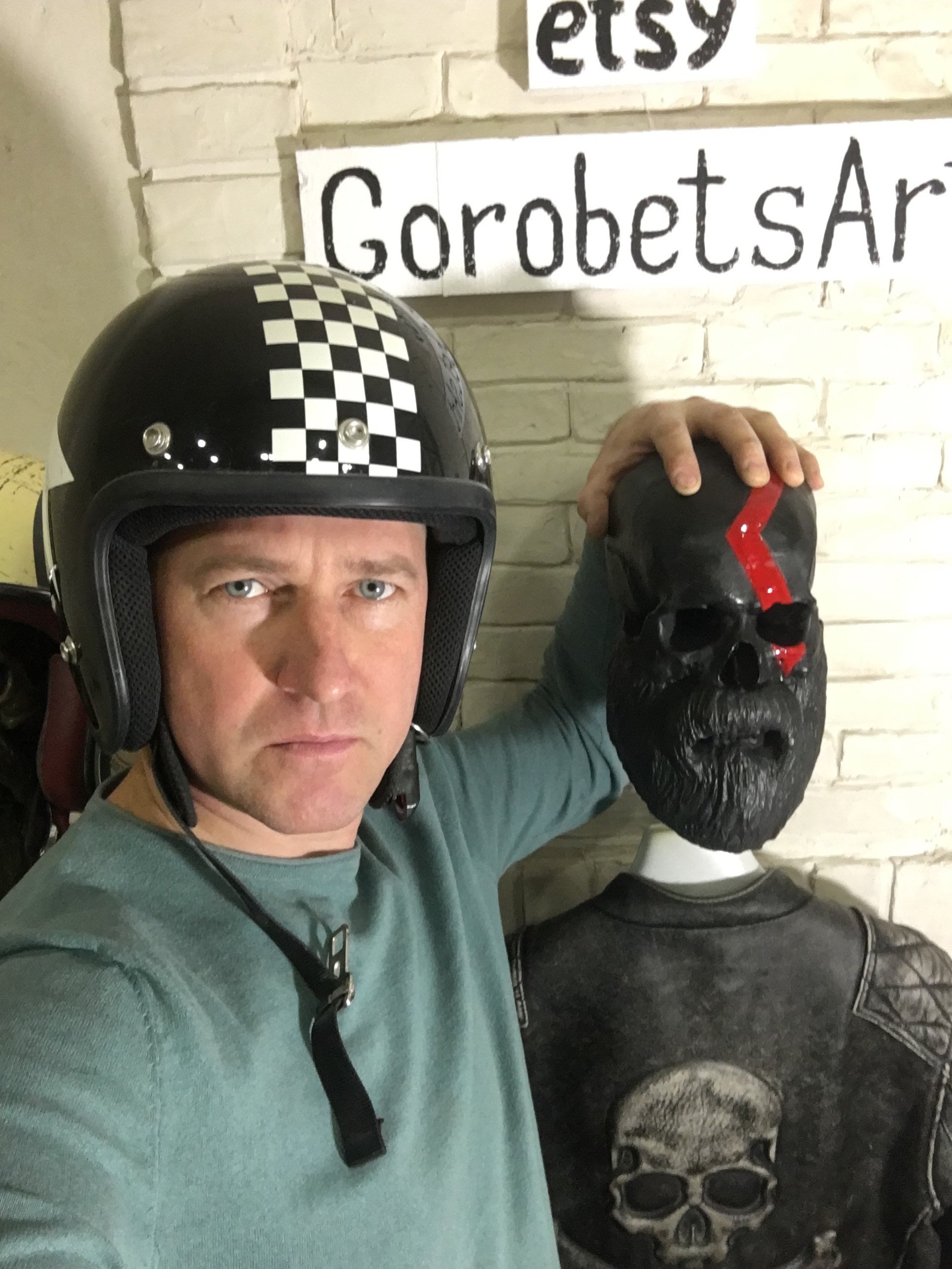 🔥Last Day 49% OFF-Motorcycle Skull Helmet Holder with Beard(🎁The most special gift for riders)