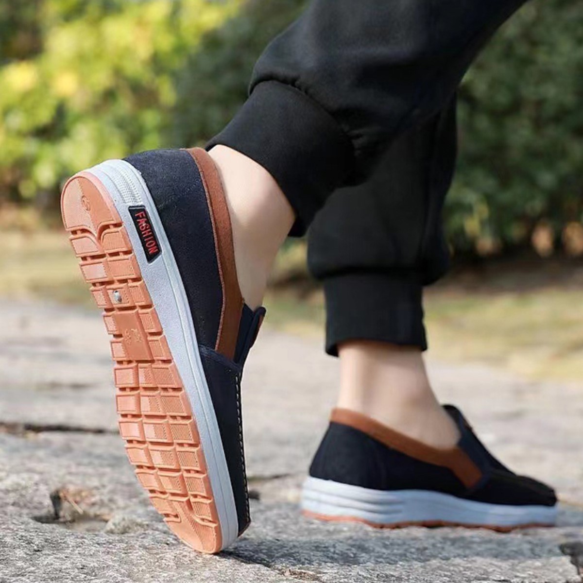 MAN'S CASUAL  COMFORTABLE SLIP-ON WORK SHOES