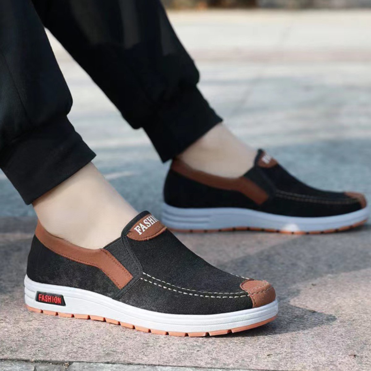 MAN'S CASUAL  COMFORTABLE SLIP-ON WORK SHOES