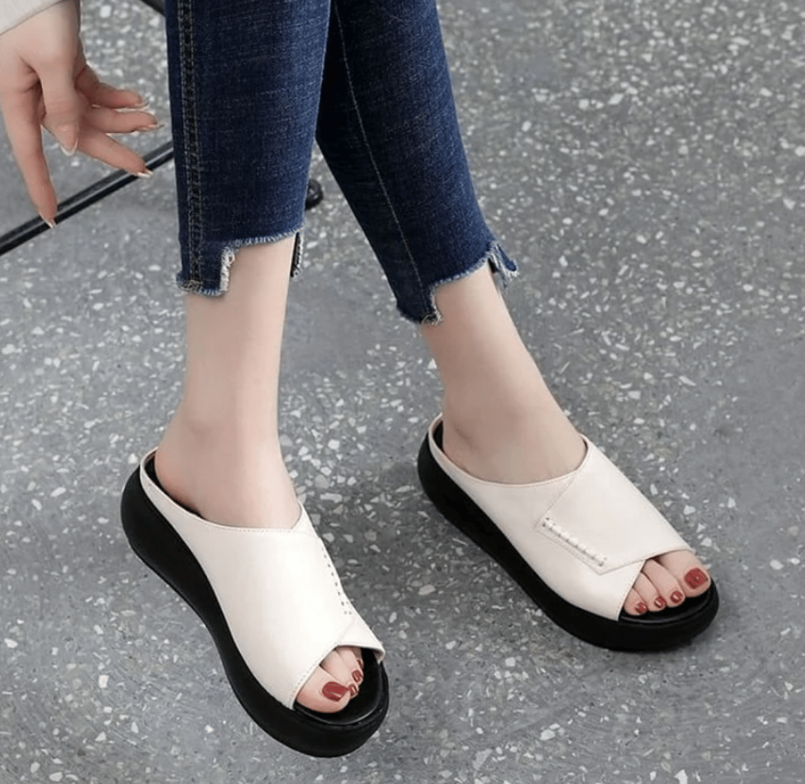 🔥LAST DAY SALE 50%🔥WOMEN'S NEW THICK-BOTTOMED FISH MOUTH SLIPPERS