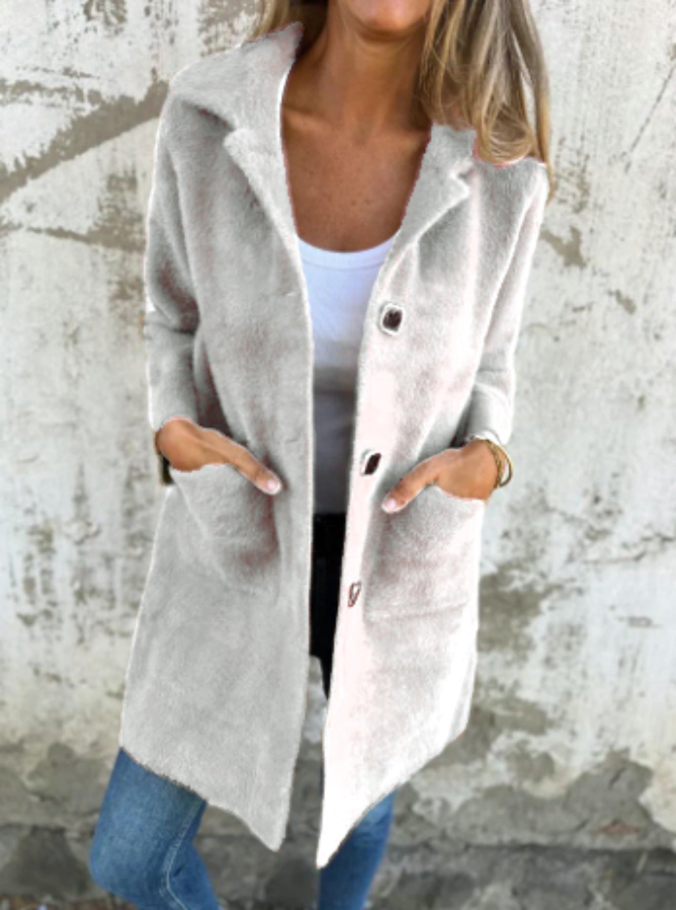 Casual, single-breasted, thick coat with lapels