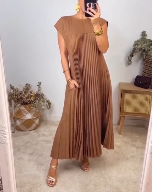 🔥Hot Sale🔥Women Pleated Simple Solid Color Dress👗