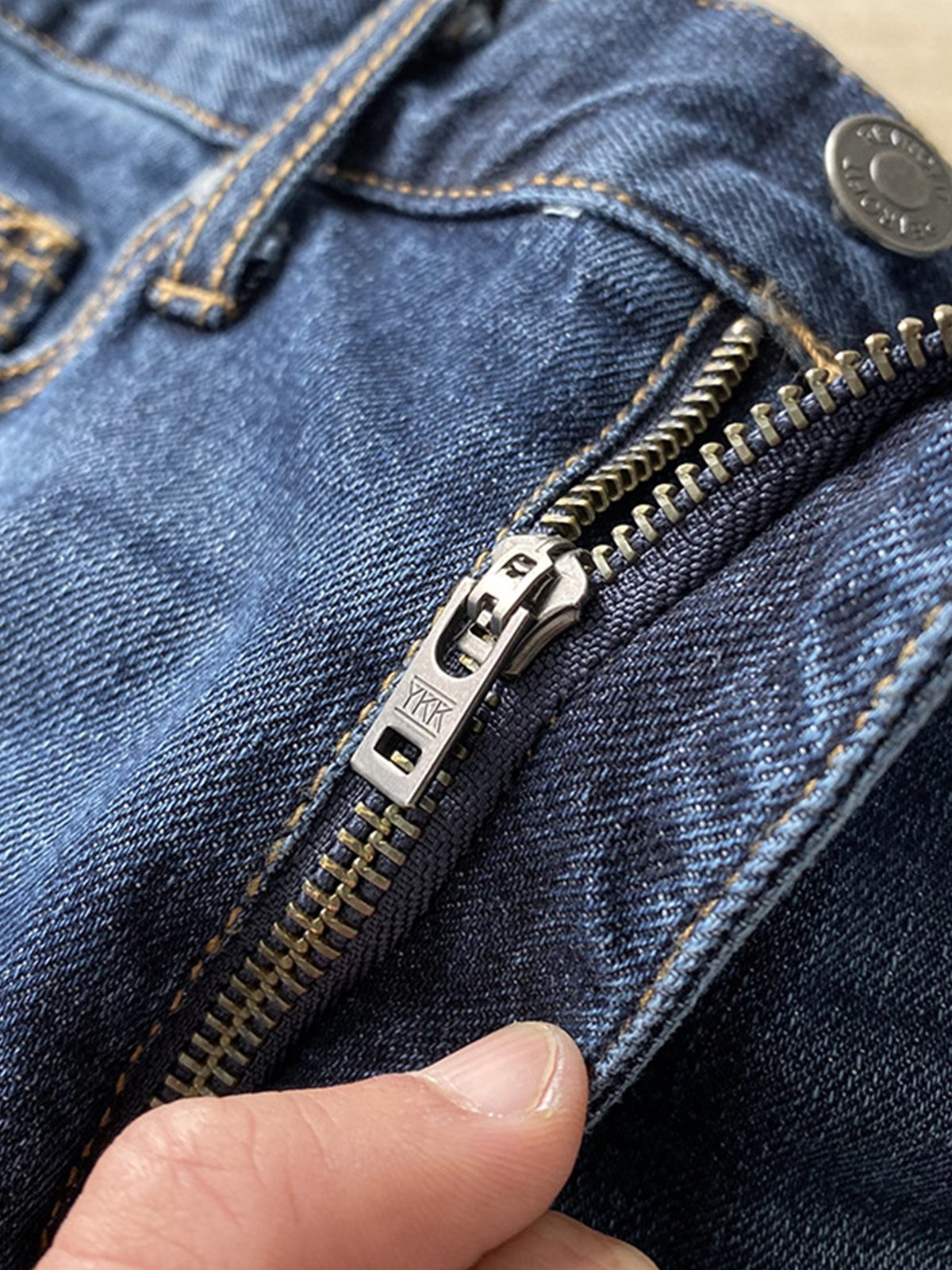 Mid-Rise Slim-Fit Zip Fly Straight Jeans-Zittor