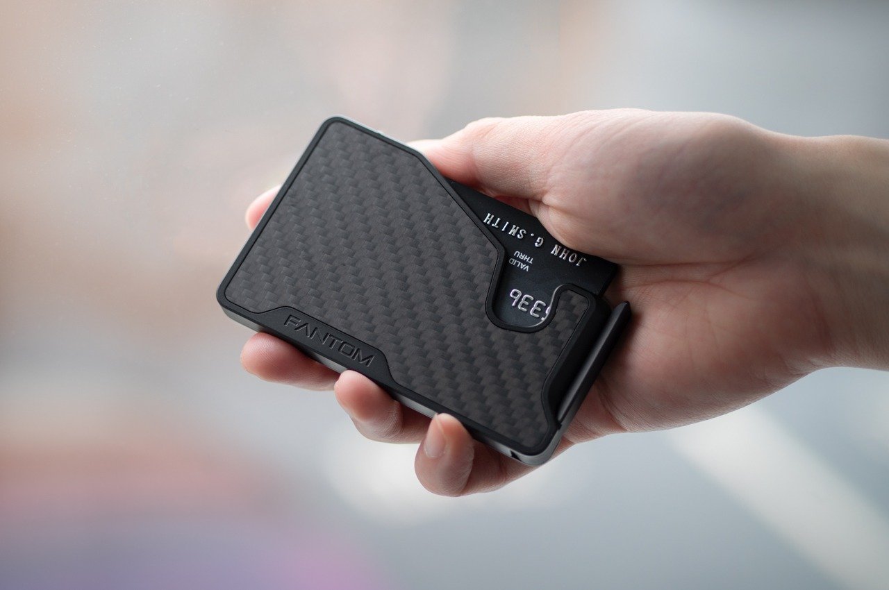 RFID ANTI-THEFT CARBON FIBRE PERFECT MINIMALIST WALLET