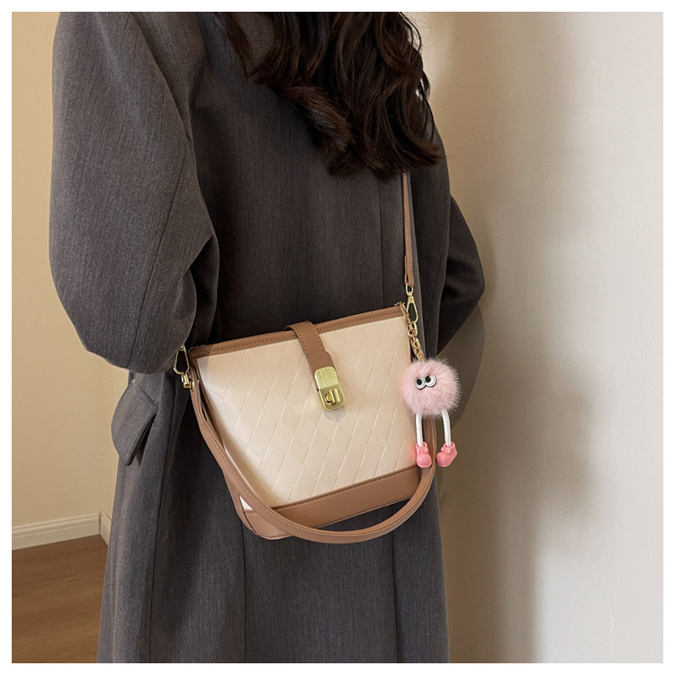 [UR®]💗💃UR mielas pliušinis kibiras su pakabuku👜2023 nauja madinga ir madinga didelės talpos rankinė ant peties 😍