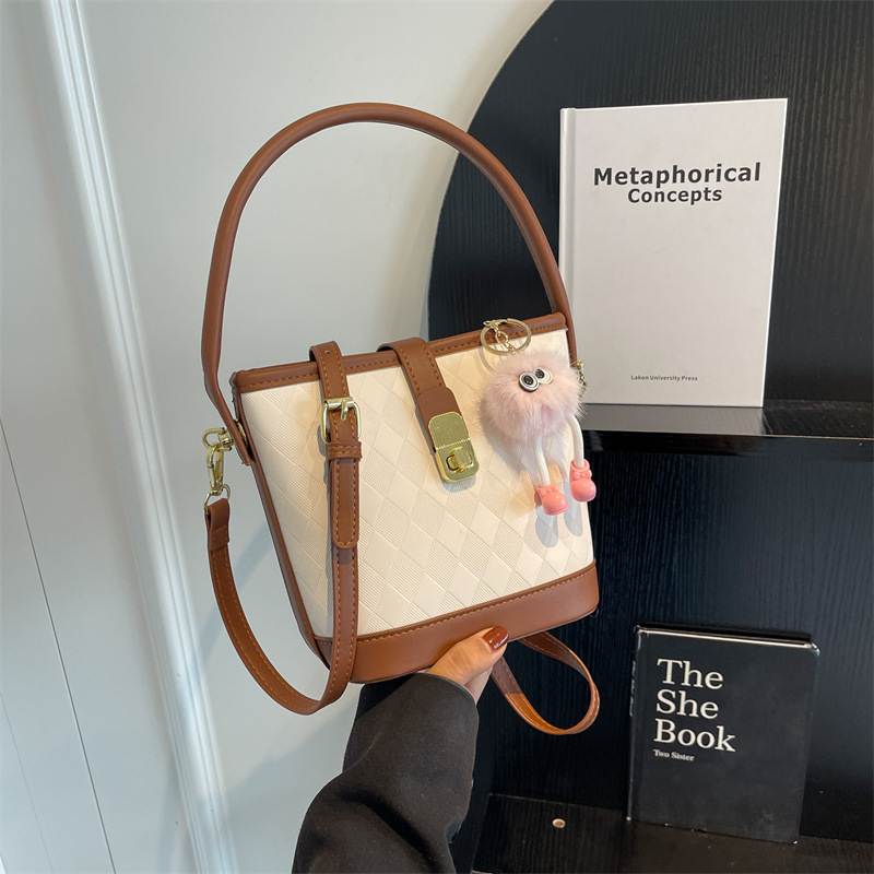 [UR®]💗💃UR mielas pliušinis kibiras su pakabuku👜2023 nauja madinga ir madinga didelės talpos rankinė ant peties 😍