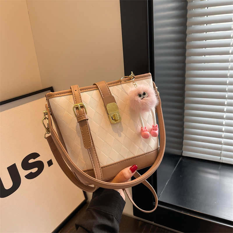 [UR®]💗💃UR mielas pliušinis kibiras su pakabuku👜2023 nauja madinga ir madinga didelės talpos rankinė ant peties 😍