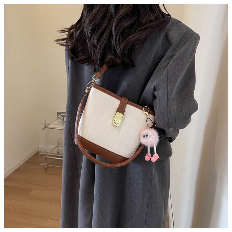 [UR®]💗💃UR mielas pliušinis kibiras su pakabuku👜2023 nauja madinga ir madinga didelės talpos rankinė ant peties 😍