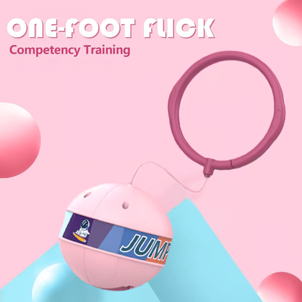 Vaikų šuolis su kamuoliu viena koja, treniruojamas su kamuoliu, treniruojantis artefaktą vaikų darželyje.