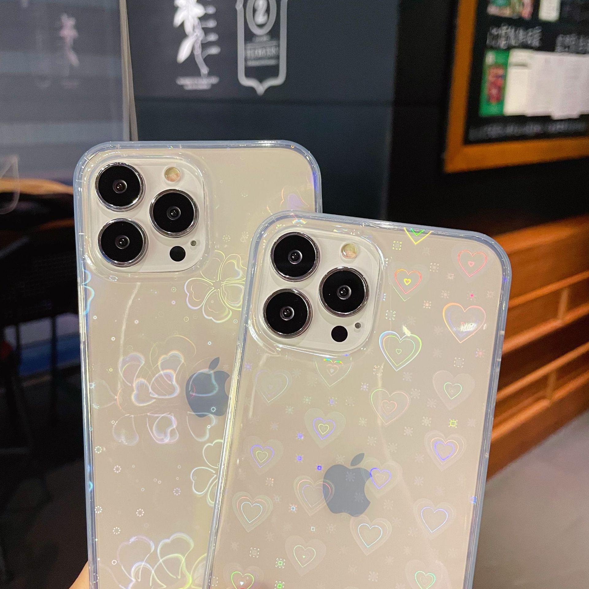 🌬🥰[pirk 1, gauk 1 nemokamai] ✨Spalvotas Aurora Heart iPhone dėklas, suderinamas su Apple kietu dėklu 📱 Lazerinis gradientas drugelis