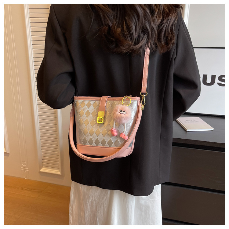 [UR®]💗💃UR mielas pliušinis kibiras su pakabuku👜2023 nauja madinga ir madinga didelės talpos rankinė ant peties 😍