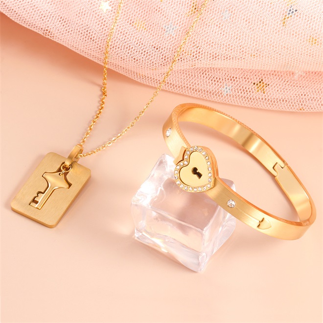 🎉40% OFF for New Year🎇Key to My Heart Couple Key Necklace and Love Lock Bracelet Gift Set