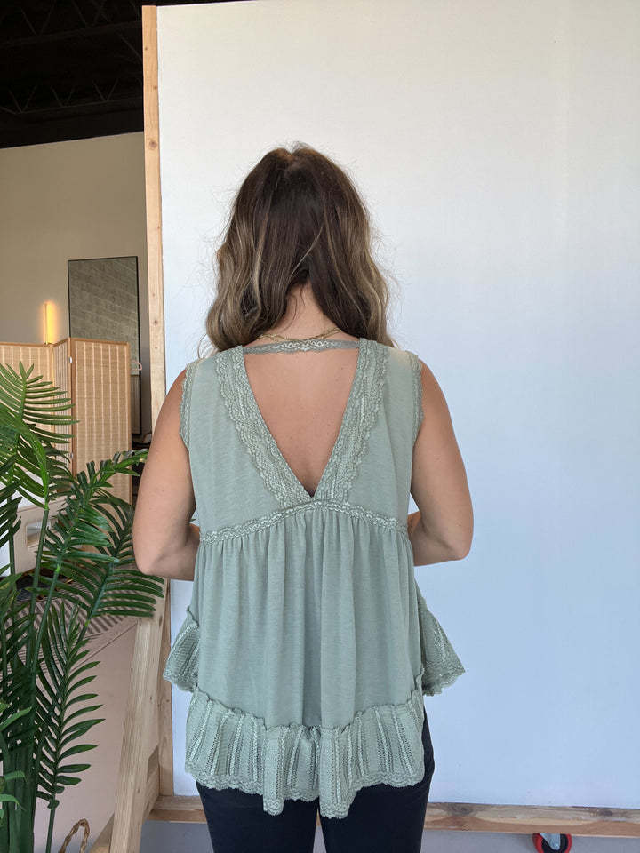 2024 New V-neckline Sleeveless Flow Top with Lace Trim