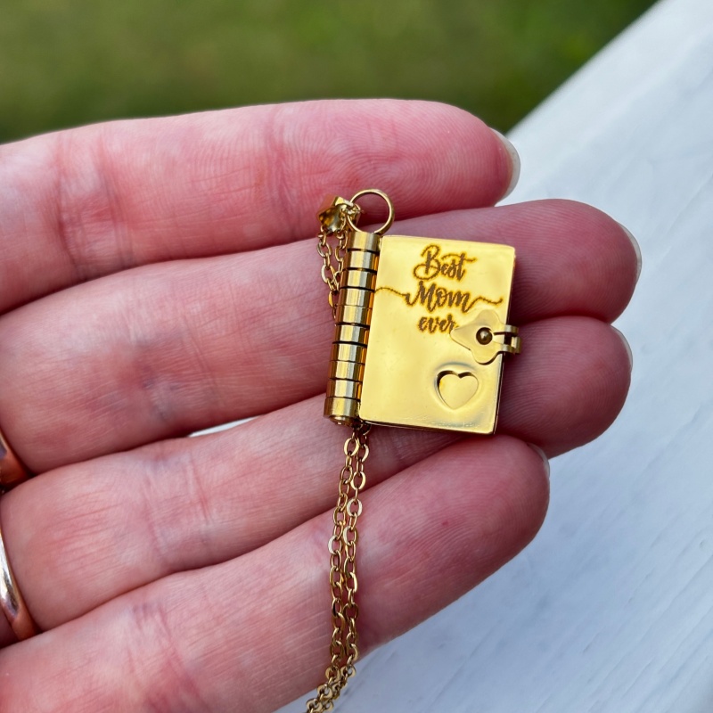 💖Hand Engraved Flip Book Necklace👩‍❤️‍👨