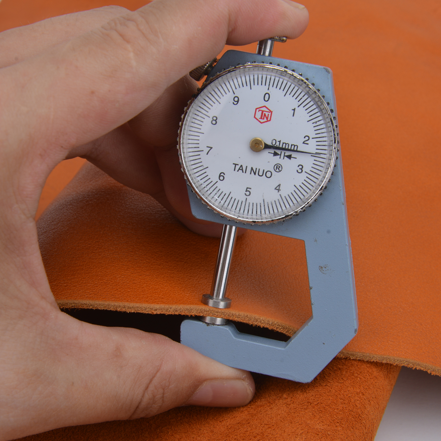 Wayne's dog Cowhide Leather Naturally Textured Leather 2-2.3mm DIY