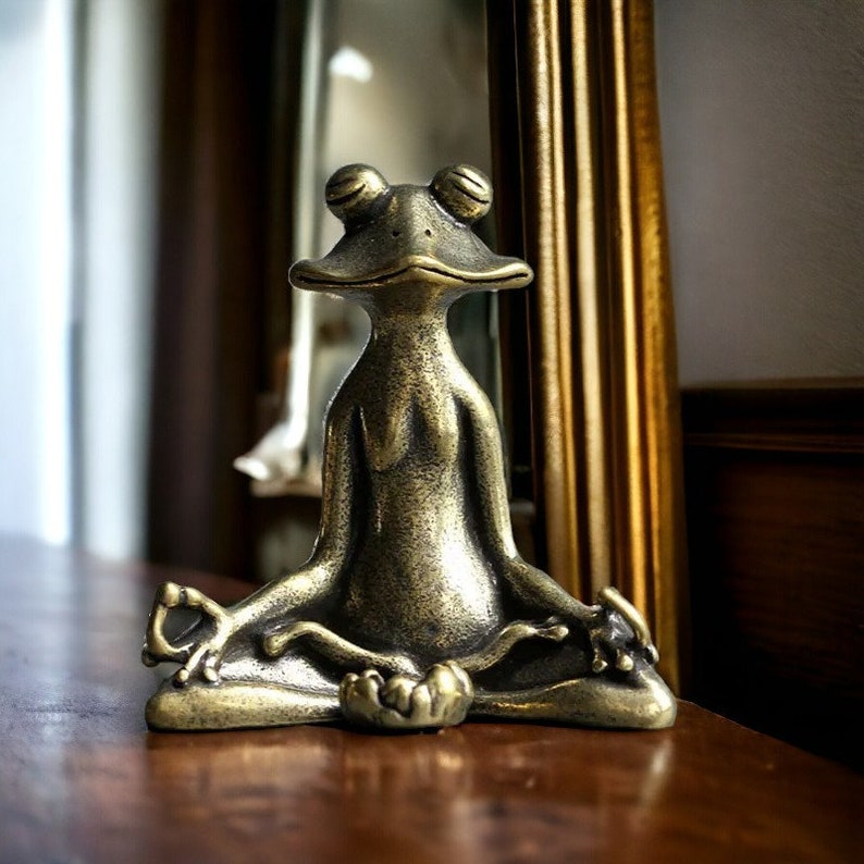 Mini Vintage Meditation Frog Statue Brass Made Trinket Copper Animal Sculpture Incense Burner Home Desk Decoration image 1