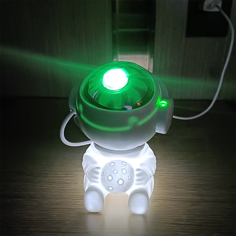 Lampă cu cer înstelat astronaut care îmbrățișează luna, lampă proiector nebuloasă de vis colorată rotativă, lumină de noapte astronaut în trei culori