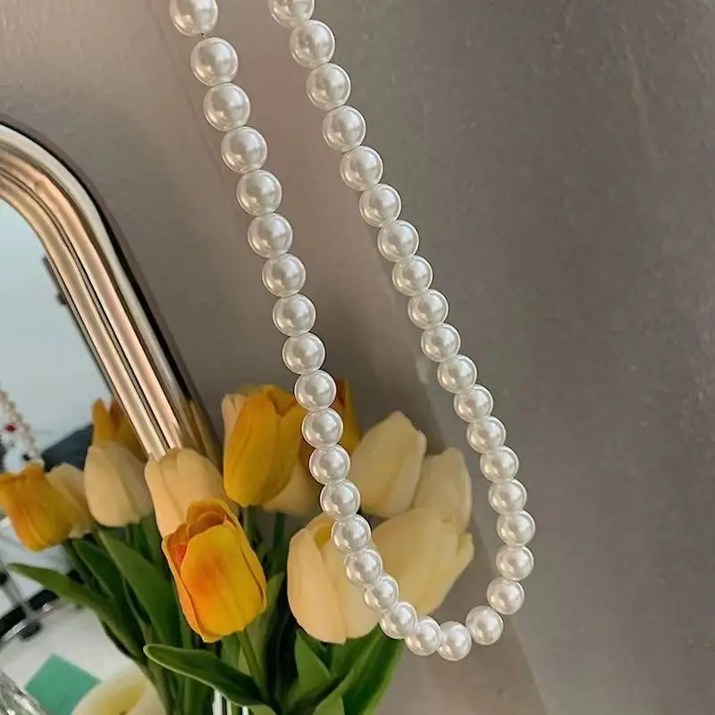 Vintage Artificial Pearl Necklace Minimalist Elegant Temperament Perfect Gift For Mom, Versatile Daily Wear Collarbone Necklace Jewelry details 2