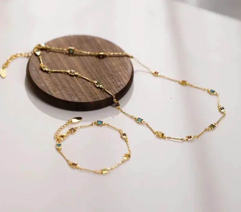 Eleganță orbitoare - Colier Elizabethan din aur de 14K