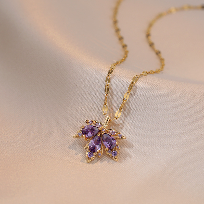 🍁maple leaf necklace.