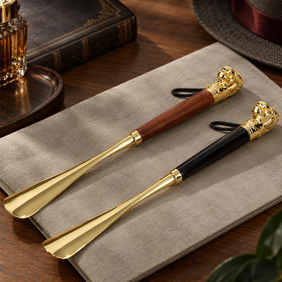 Gentleman’s Luxury Lion Head Shoe Horn