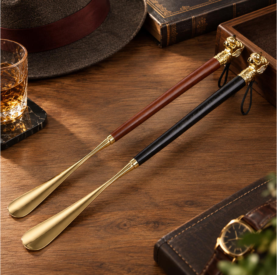 Gentleman’s Luxury Lion Head Shoe Horn