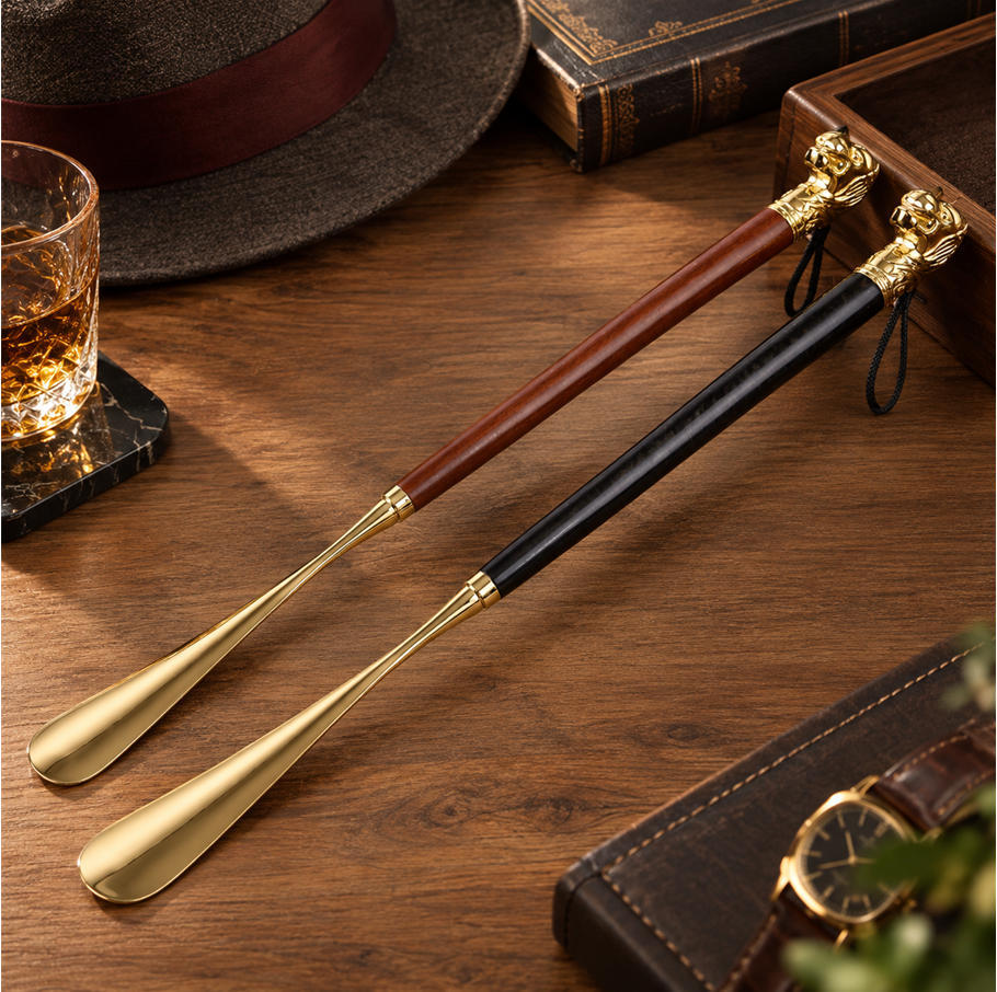 Gentleman’s Luxury Lion Head Shoe Horn
