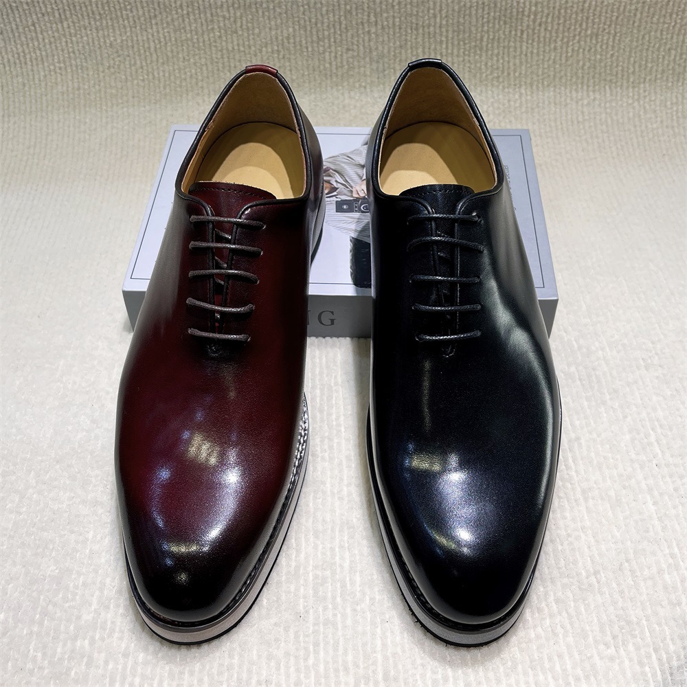 Modern Leather Derby Shoes with Statement Contrast Sole