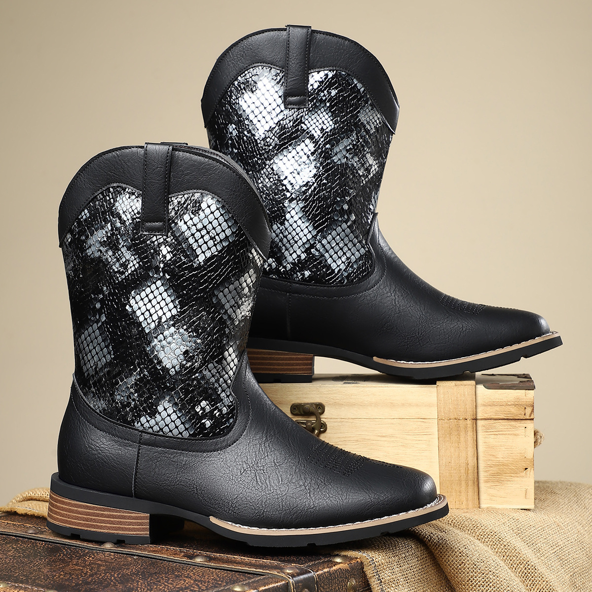 Stylish Western Snakeskin Pattern Cowboy Boots