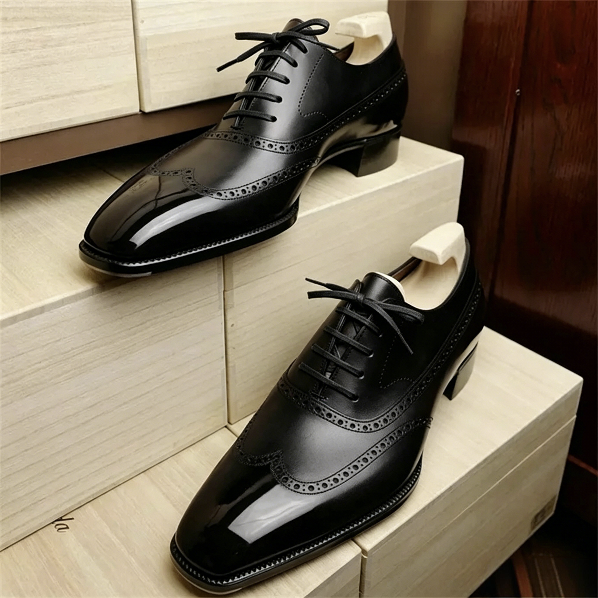 Timeless Luxury Leather Wingtip Oxford Shoes