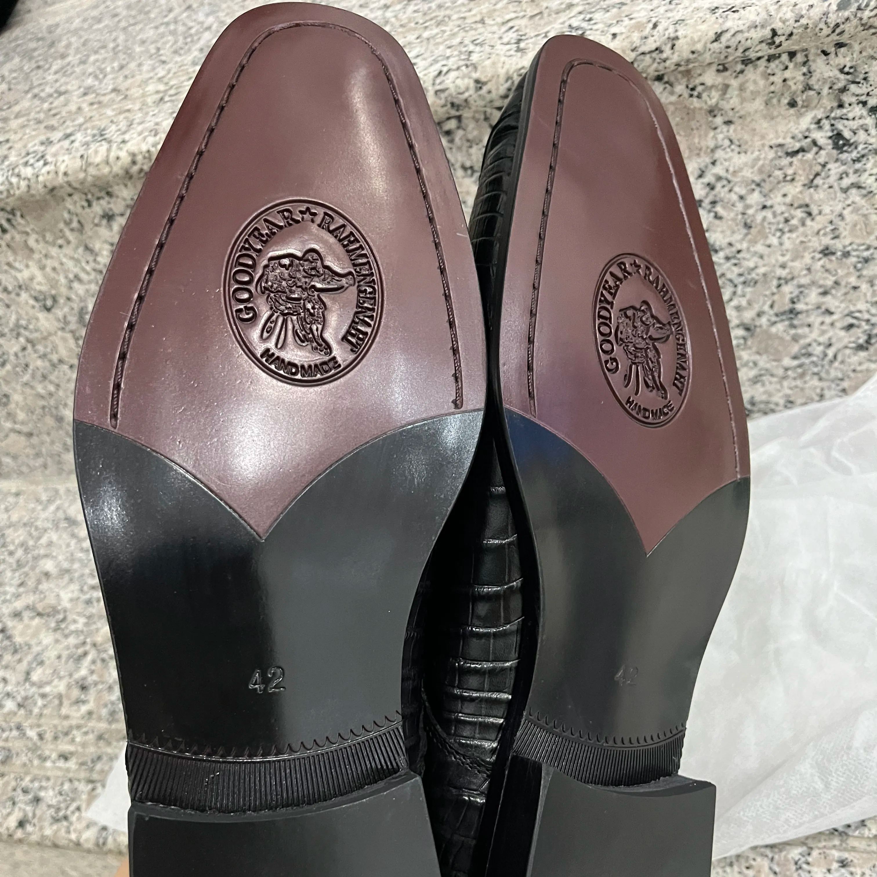 Full-Grain Croc-Embossed Bussiness Derbies-Colinshoes