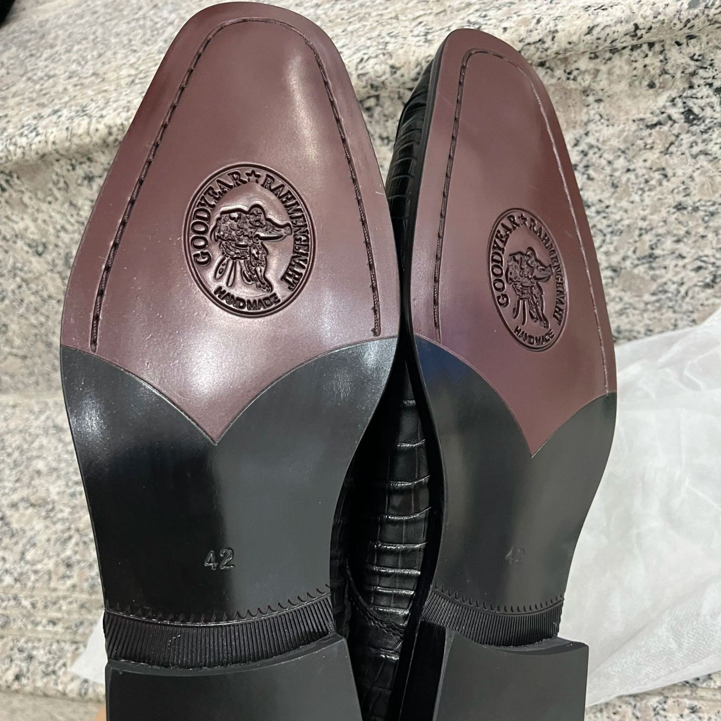 Full-Grain Croc-Embossed Bussiness Derbies-Colinshoes