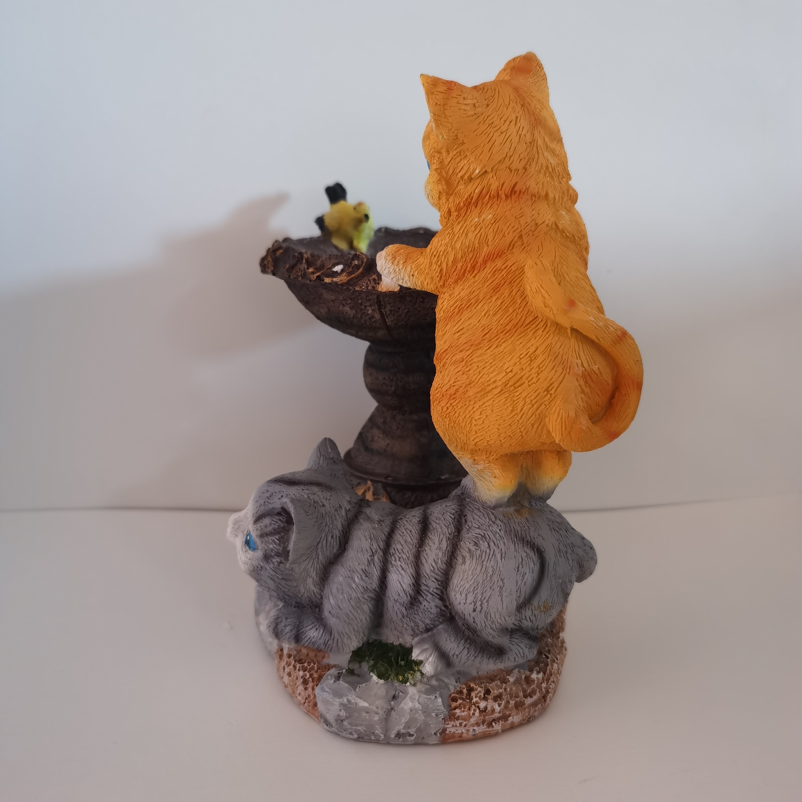 1pc Resin Animal Solar Figurine Lights, Outdoor Solar LED Double Cats Play Fish Decor, Solar Animal Lawn Light Waterproof Solar LED Light Outdoor Decoration, Landscape Lighting & Accessories