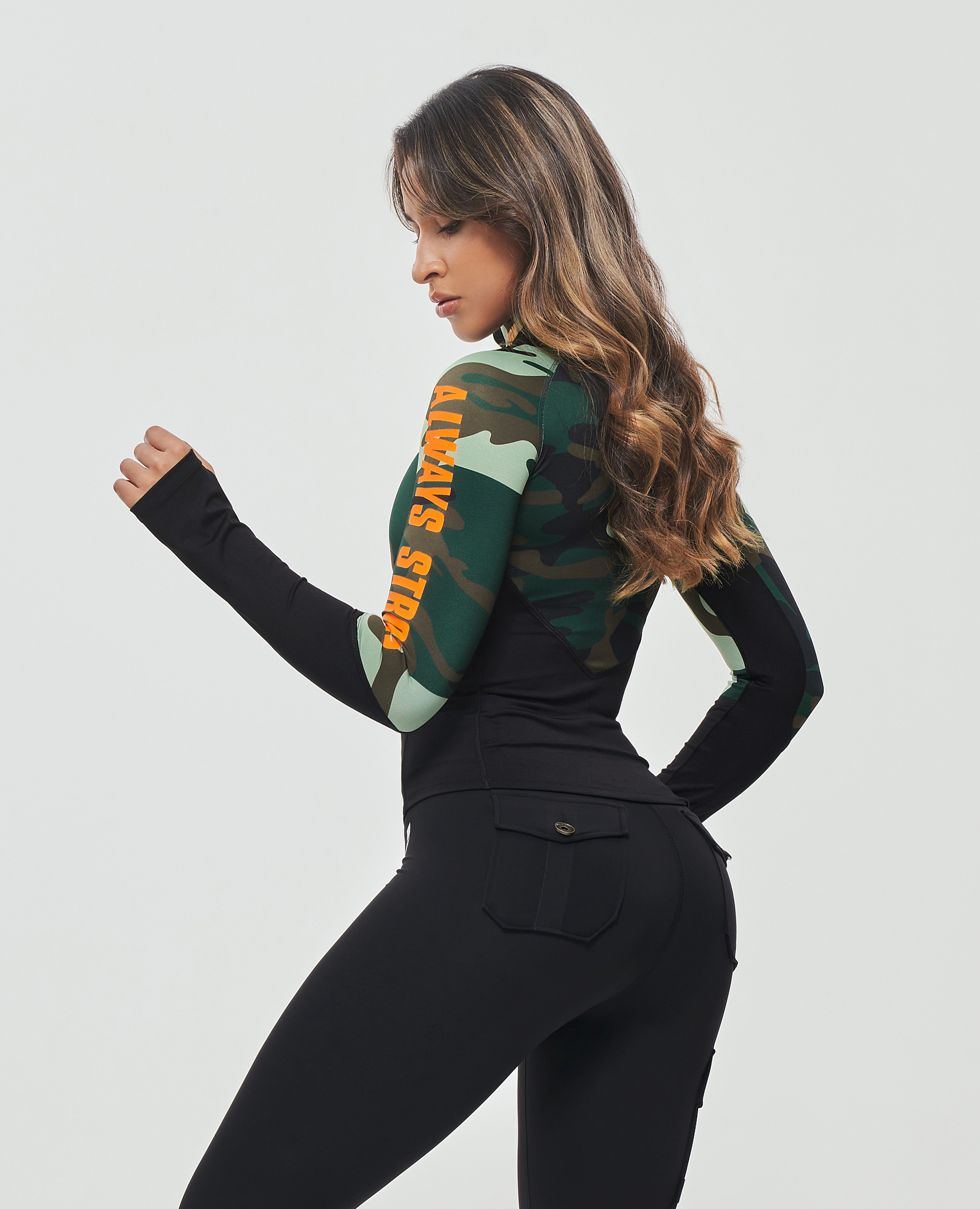 HALF ZIP LONG SLEEVE TOP