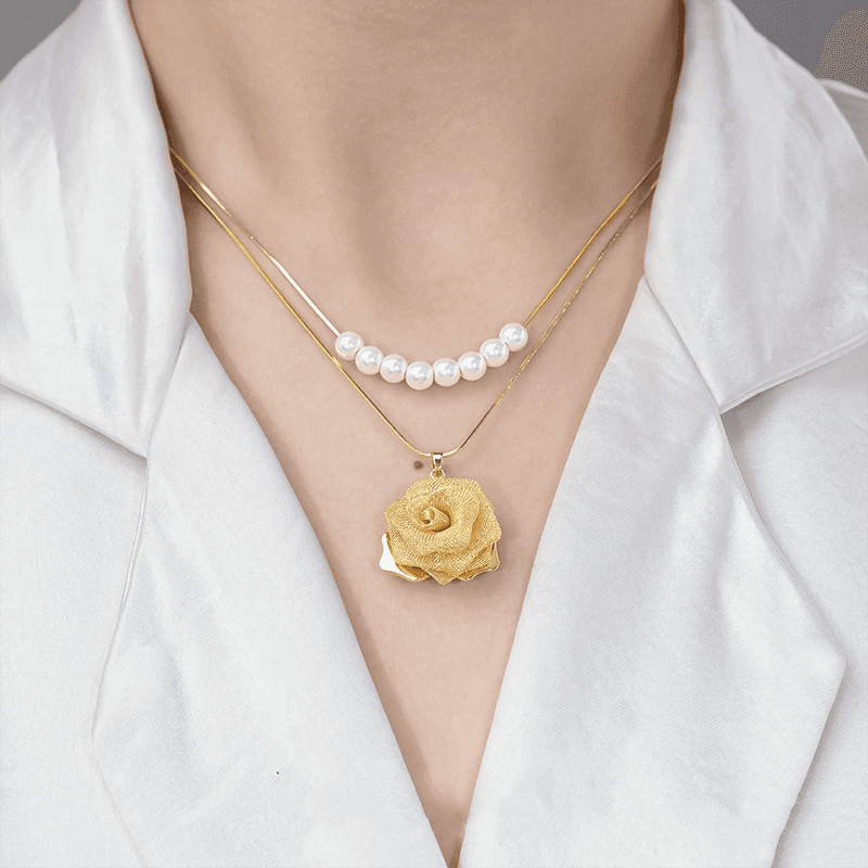 🌹Light and luxurious rose necklace