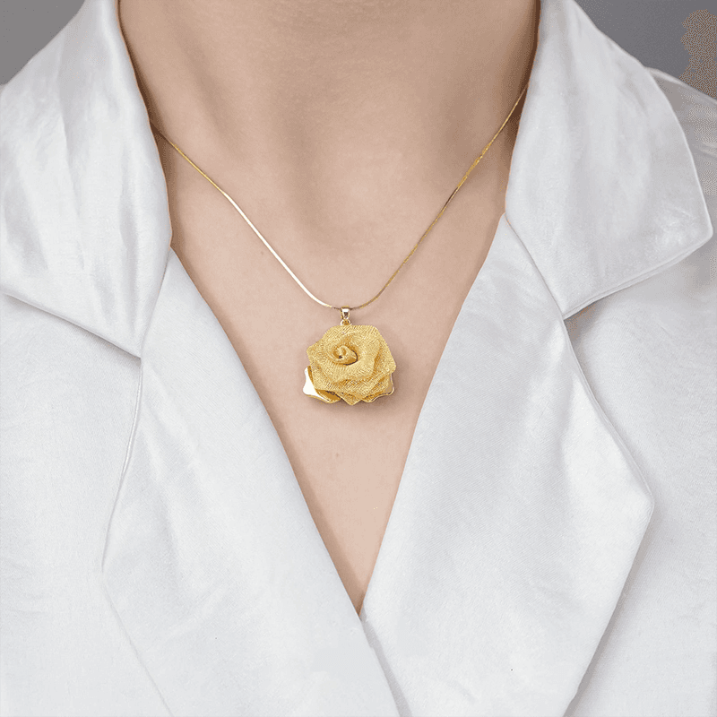🌹Light and luxurious rose necklace